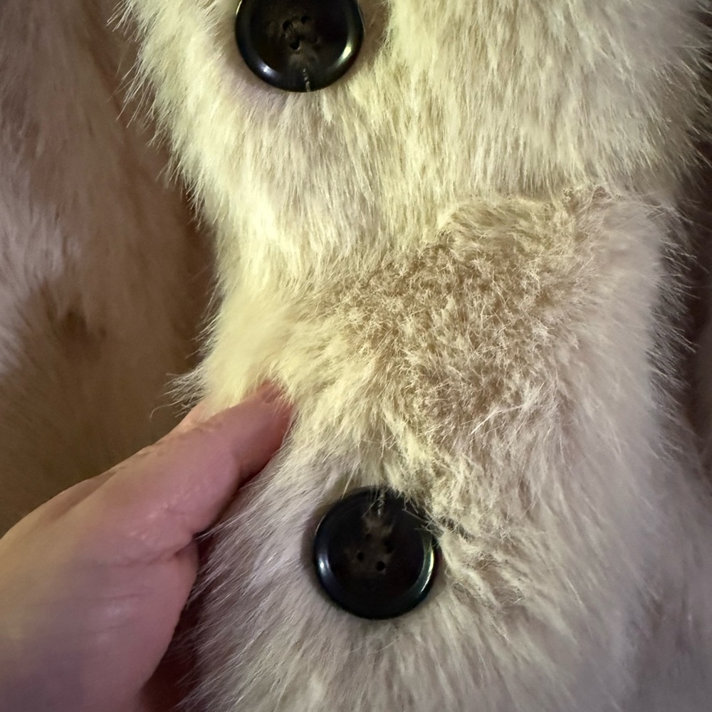 Gorgeous cream color faux fur coat NEW - Picture 3 of 9